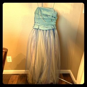 Prom dress with tulle and elegant bodice